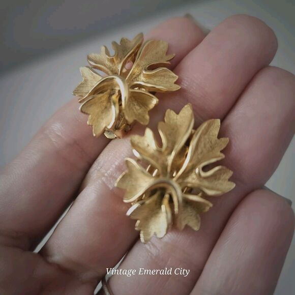 Vintage Gold Tone Plated Greek Leaf Earrings Not Pierced Golden Clip-on Woman's - Picture 7 of 10